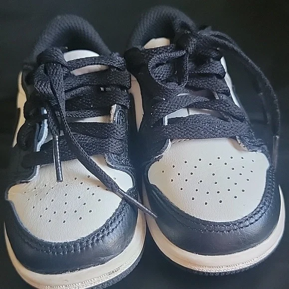 Nike Kids Black and White Sneakers - Picture 2 of 5